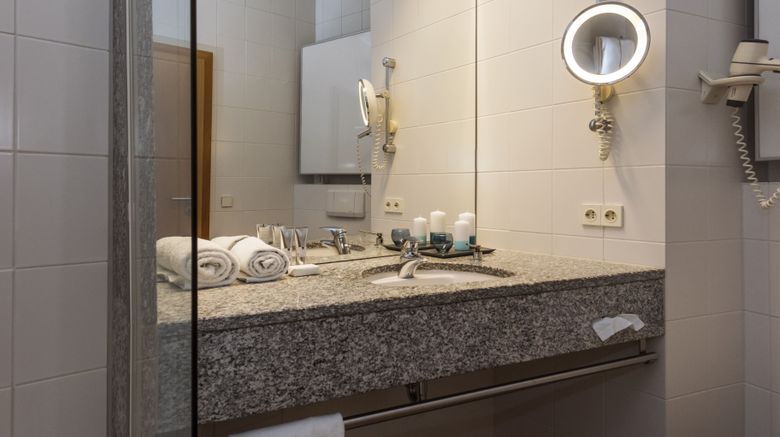 <b>SEEhotel Friedrichshafen Room</b>. Images powered by <a href="https://www.leonardoworldwide.com/" title="Leonardo Worldwide" target="_blank">Leonardo</a>.