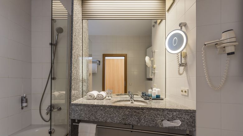 <b>SEEhotel Friedrichshafen Room</b>. Images powered by <a href="https://www.leonardoworldwide.com/" title="Leonardo Worldwide" target="_blank">Leonardo</a>.