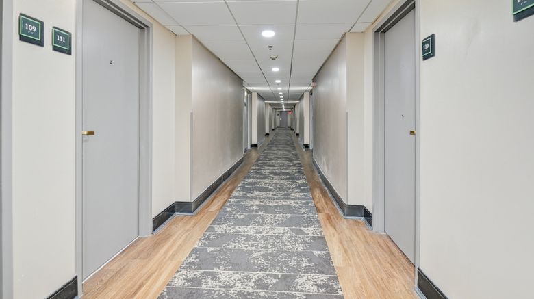 <b>Holiday Inn Piscataway-Somerset Lobby</b>. Images powered by <a href="https://www.leonardoworldwide.com/" title="Leonardo Worldwide" target="_blank">Leonardo</a>.