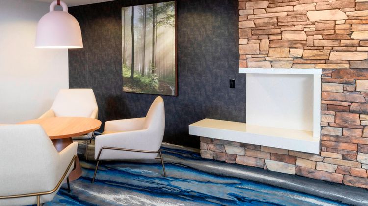 Fairfield Inn & Suites Bend Downtown Lobby