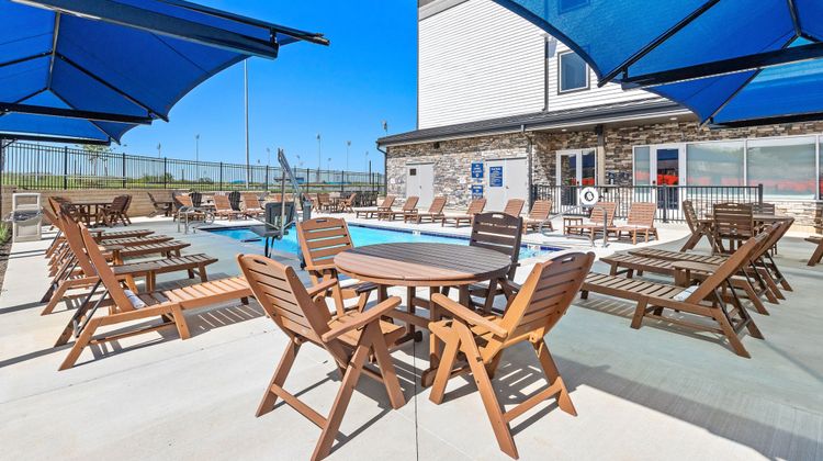 Holiday Inn Express Kansas City Pool