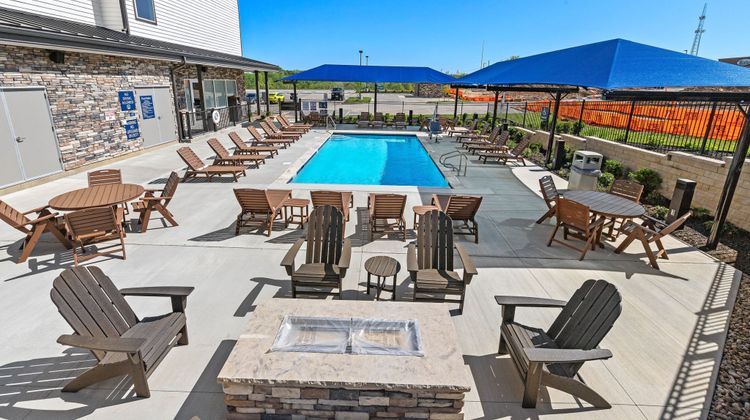 Holiday Inn Express Kansas City Pool