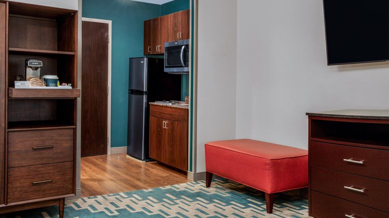 <b>Four Points by Sheraton FLL Airport Room</b>. Images powered by <a href="https://www.leonardoworldwide.com/" title="Leonardo Worldwide" target="_blank">Leonardo</a>.