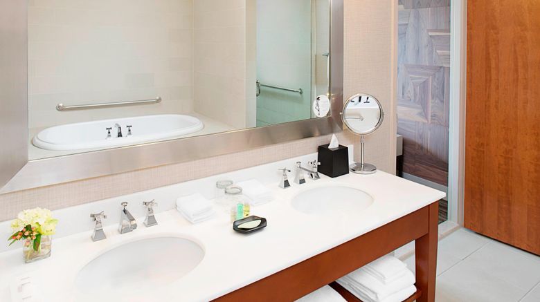 <b>The Westin Chicago North Shore Room</b>. Images powered by <a href="https://www.leonardoworldwide.com/" title="Leonardo Worldwide" target="_blank">Leonardo</a>.