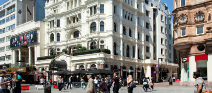 Premier Inn London Leicester Square Exterior