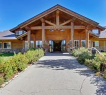Headwaters Lodge & Cabins at Flagg Ranch Exterior