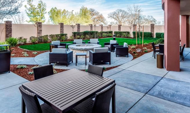 Courtyard Roseville Galleria Mall Exterior