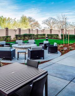 Courtyard Roseville Galleria Mall