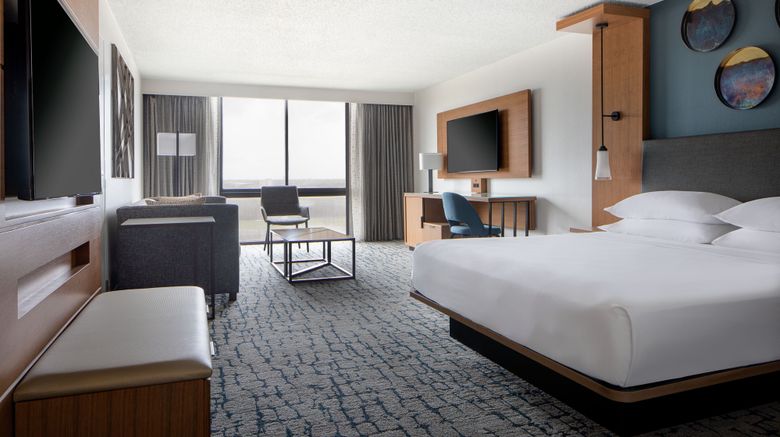 <b>Houston Marriott South at Hobby Airport Suite</b>. Images powered by <a href="https://www.leonardoworldwide.com/" title="Leonardo Worldwide" target="_blank">Leonardo</a>.