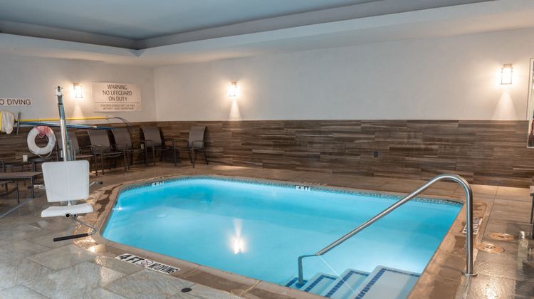 Fairfield Inn & Suites Denton Recreation