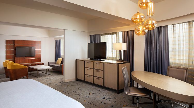 Sheraton Gateway Los Angeles Hotel Suite