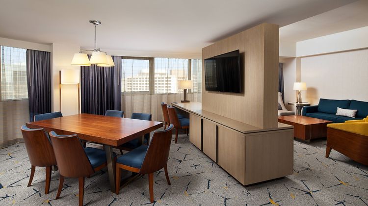 Sheraton Gateway Los Angeles Hotel Suite