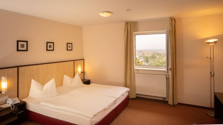 Wilder Mann Hotel Room