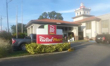 Red Roof PLUS+ Tampa - Busch Gardens