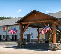 EverSpring Inn & Suites Exterior