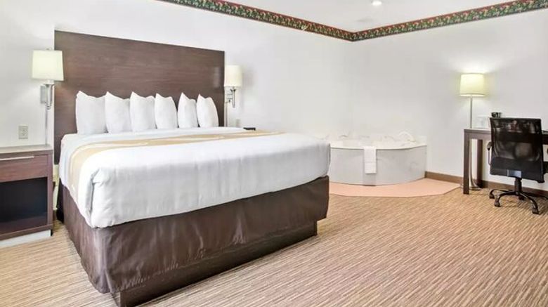 <b>EverSpring Inn & Suites Suite</b>. Images powered by <a href="https://www.leonardoworldwide.com/" title="Leonardo Worldwide" target="_blank">Leonardo</a>.