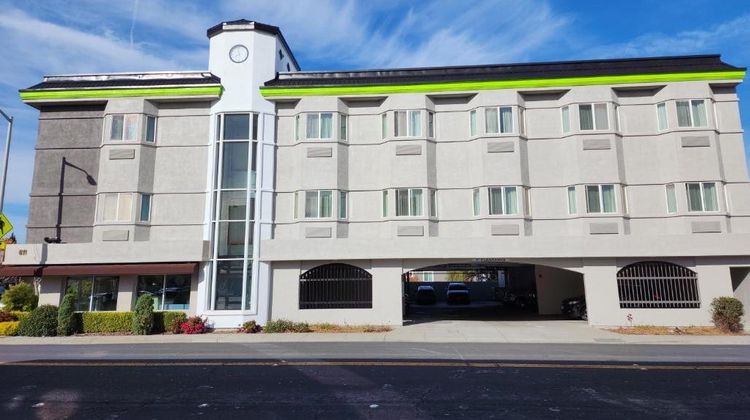 The Atrium Hotel Exterior