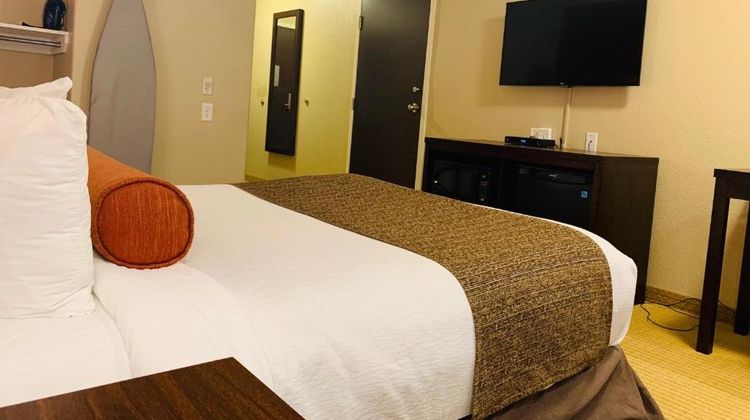 The Kanata Inns Invermere Room