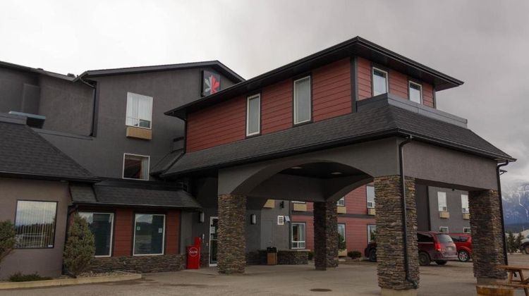 The Kanata Inns Invermere Exterior