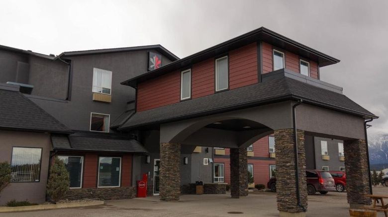 <b>The Kanata Inns Invermere Exterior</b>. Images powered by <a href="https://www.leonardoworldwide.com/" title="Leonardo Worldwide" target="_blank">Leonardo</a>.
