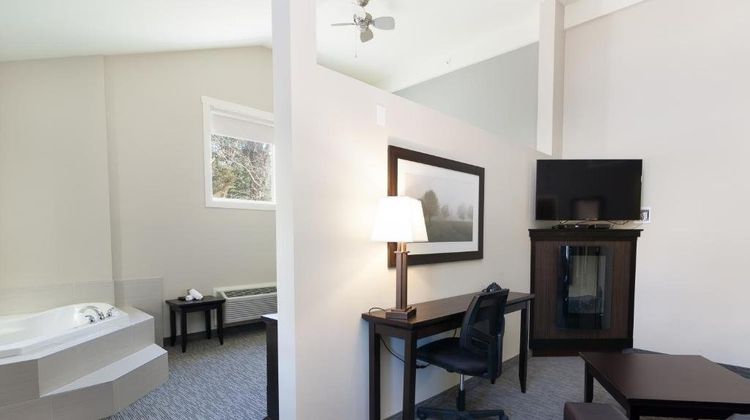 The Kanata by BCMInns Blairmore Suite