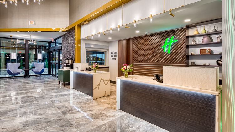 Holiday Inn Kansas City Downtown Lobby