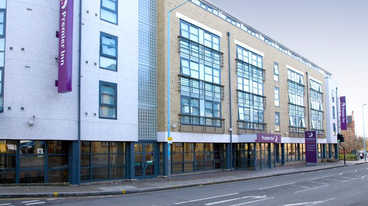 Premier Inn London Kew Exterior