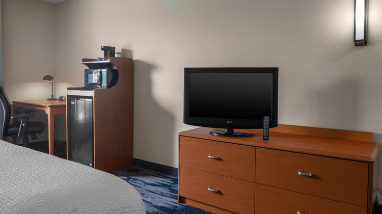 Fairfield Inn & Suites by Marriott Room