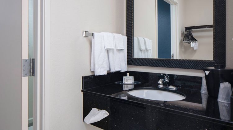 Fairfield Inn & Suites by Marriott Room