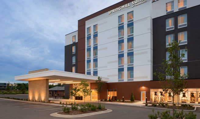 SpringHill SuiteMilwaukee West/Wauwatosa Exterior