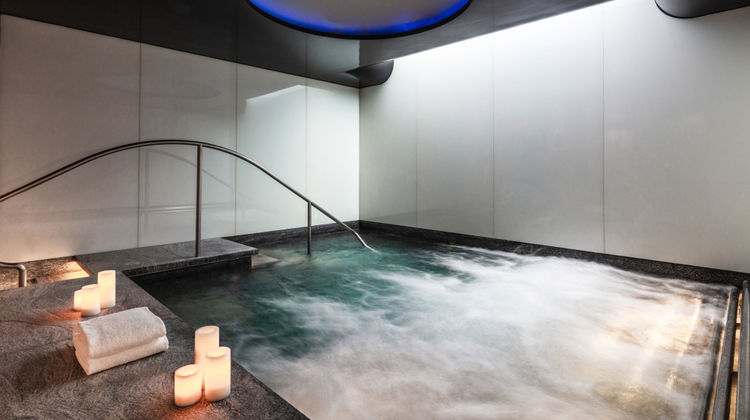 Four Seasons Hotel London at Park Lane Pool