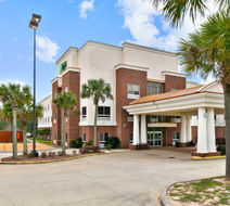 Holiday Inn Express & Suites Lucedale Exterior