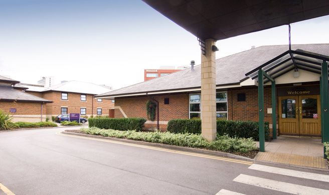 Premier Inn Bracknell Central Exterior