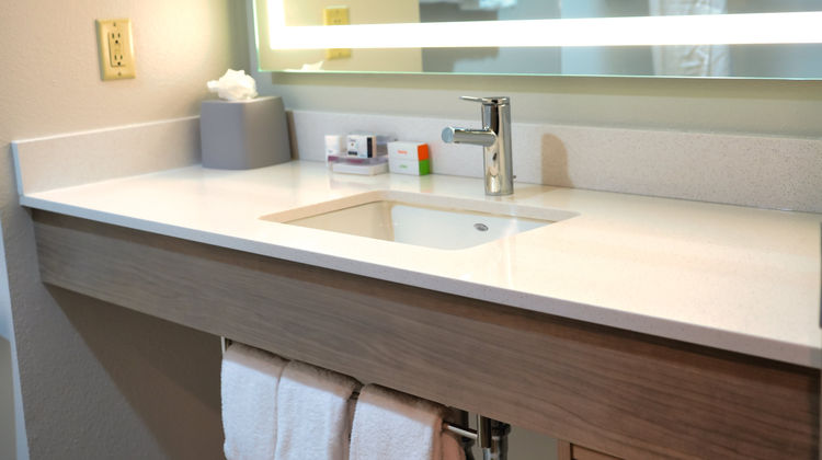 Holiday Inn Express & Suites Oldsmar Room