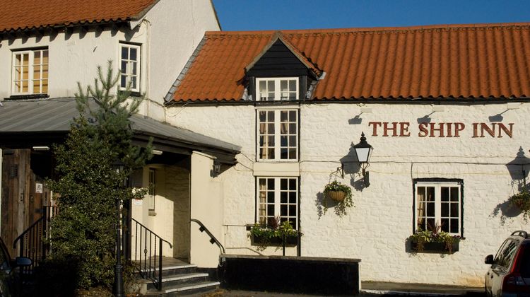 Premier Inn Bristol Alveston Exterior