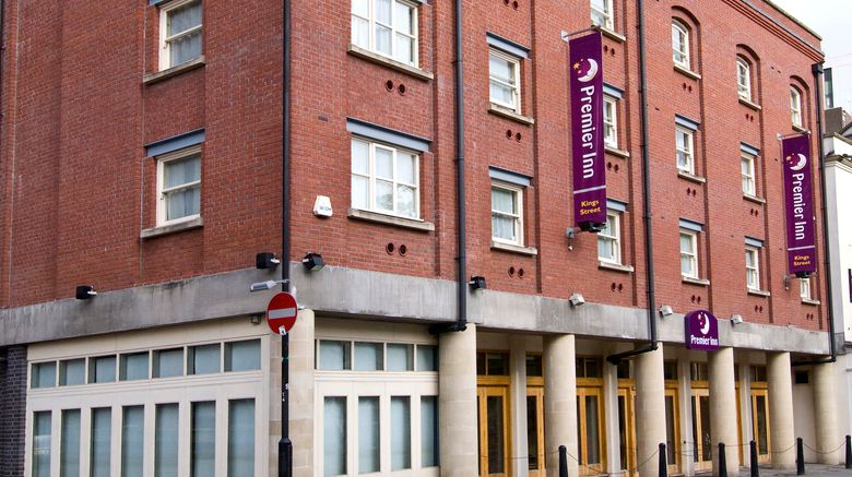 <b>Premier Inn Bristol City Centre King St Exterior</b>. Images powered by <a href="https://www.leonardoworldwide.com/" title="Leonardo Worldwide" target="_blank">Leonardo</a>.