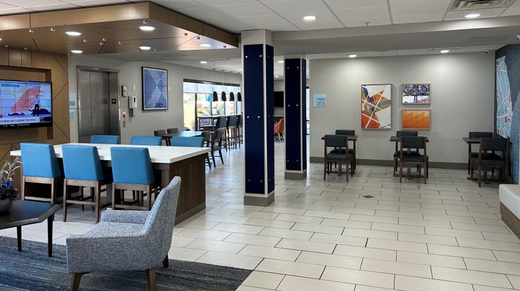 Holiday Inn Express Savannah S I95 Lobby