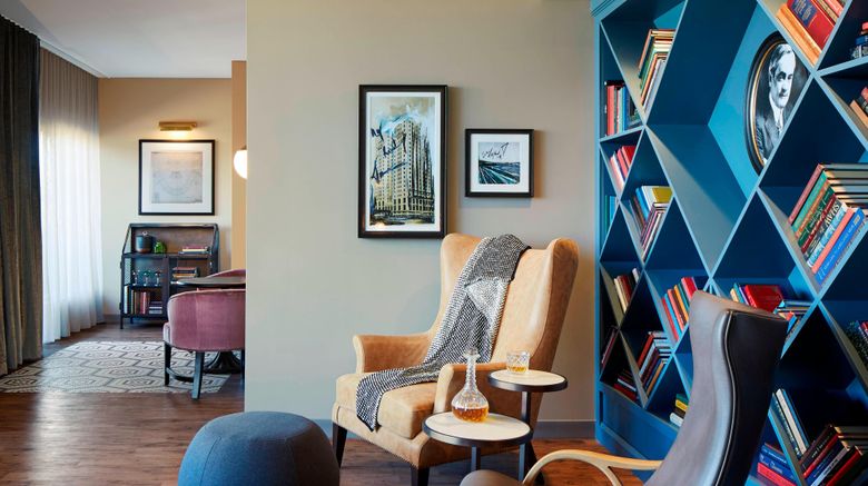 <b>Hotel Zachary Chicago, Tribute Portfolio Suite</b>. Images powered by <a href="https://www.leonardoworldwide.com/" title="Leonardo Worldwide" target="_blank">Leonardo</a>.
