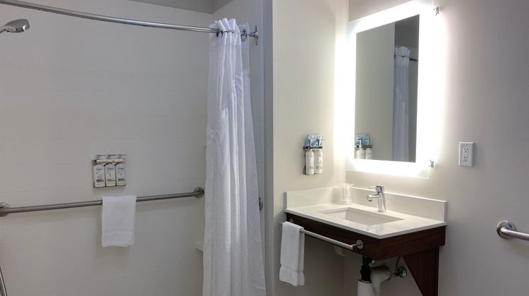 Holiday Inn Express/Stes Courtenay Comox Room