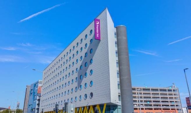 Premier Inn Cardiff Bay Hotel Exterior
