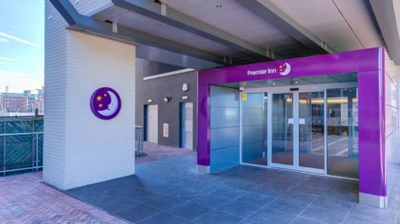 <b>Premier Inn Cardiff Bay Hotel Exterior</b>. Images powered by <a href="https://www.leonardoworldwide.com/" title="Leonardo Worldwide" target="_blank">Leonardo</a>.