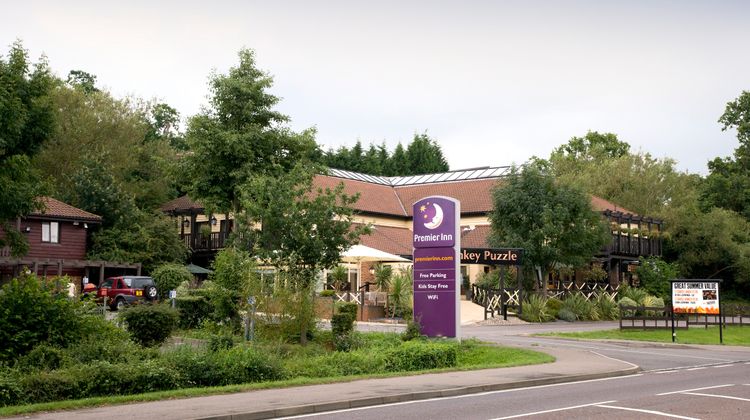 Premier Inn Chessington Exterior