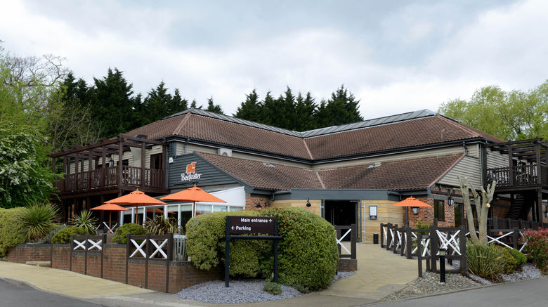 <b>Premier Inn Chessington Exterior</b>. Images powered by <a href="https://www.leonardoworldwide.com/" title="Leonardo Worldwide" target="_blank">Leonardo</a>.