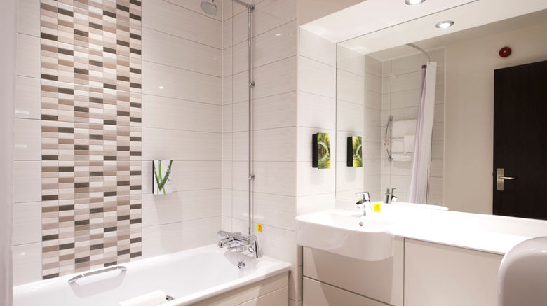 <b>Premier Inn Chipping Norton Room</b>. Images powered by <a href="https://www.leonardoworldwide.com/" title="Leonardo Worldwide" target="_blank">Leonardo</a>.
