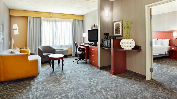 Courtyard Phoenix North/Happy Valley Suite