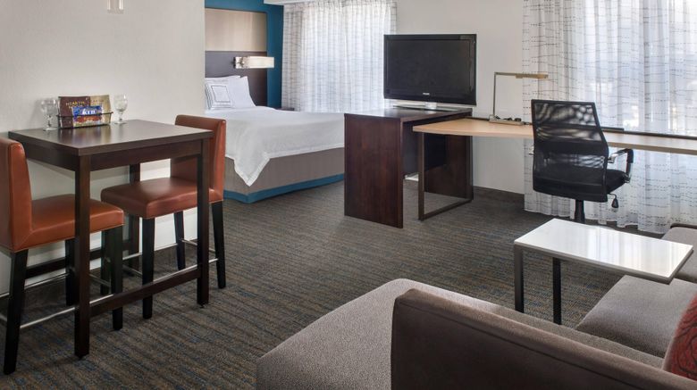 <b>Residence Inn Pittsburgh Cranberry Towns Suite</b>. Images powered by <a href="https://www.leonardoworldwide.com/" title="Leonardo Worldwide" target="_blank">Leonardo</a>.
