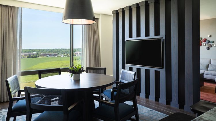 Renaissance Columbus Westerville-Polaris Suite