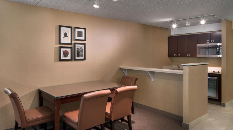 <b>Sheraton Palo Alto Hotel Suite</b>. Images powered by <a href="https://www.leonardoworldwide.com/" title="Leonardo Worldwide" target="_blank">Leonardo</a>.