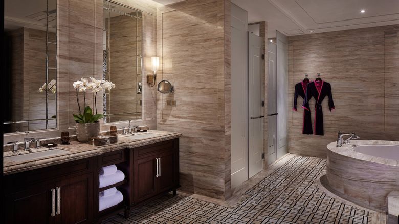 <b>The Ritz-Carlton Haikou Room</b>. Images powered by <a href="https://www.leonardoworldwide.com/" title="Leonardo Worldwide" target="_blank">Leonardo</a>.