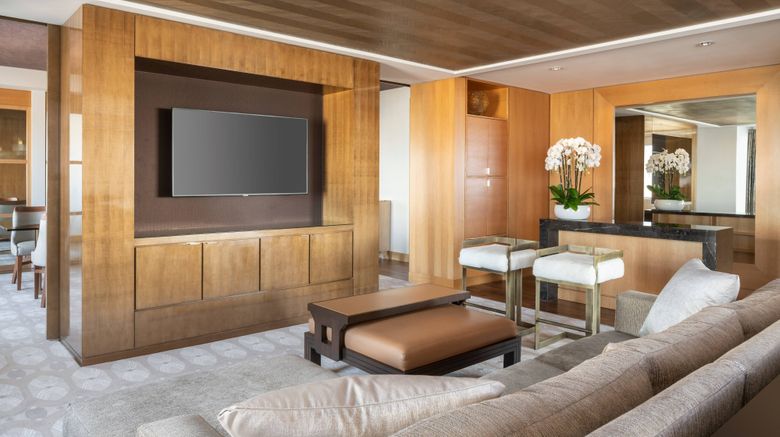 <b>The Ritz-Carlton, Los Angeles Suite</b>. Images powered by <a href="https://www.leonardoworldwide.com/" title="Leonardo Worldwide" target="_blank">Leonardo</a>.